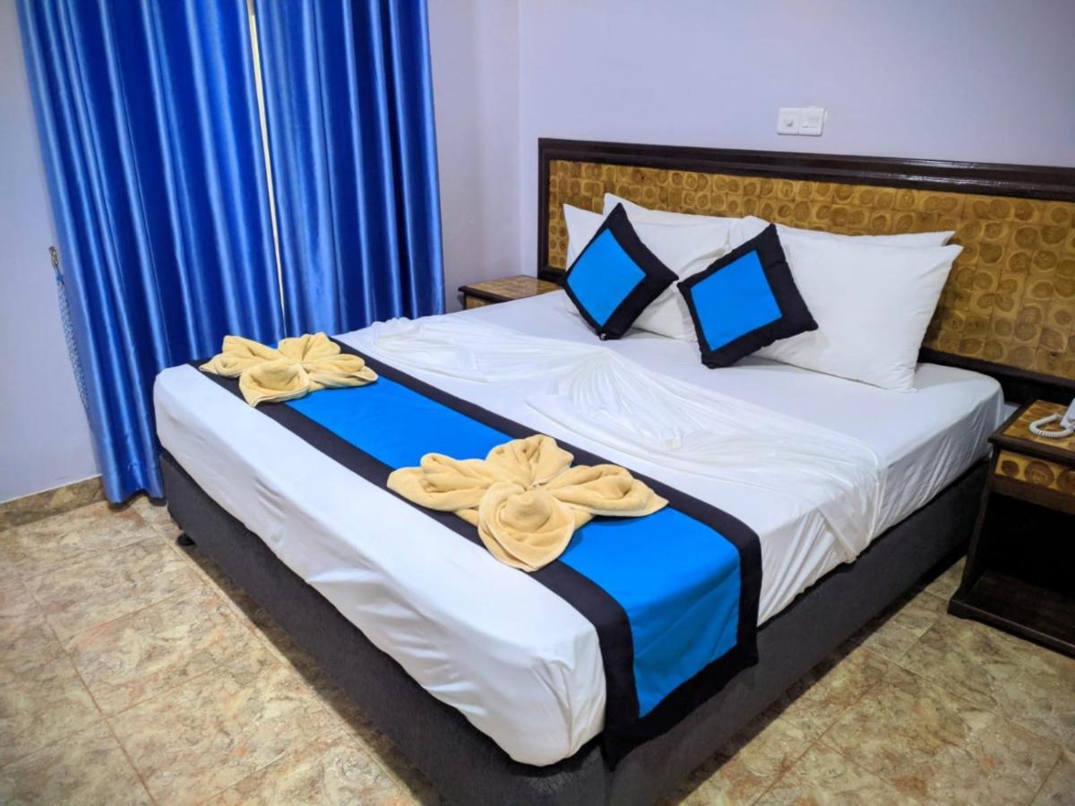 Blue Sand Beach Resort Тринкомалі Екстер'єр фото