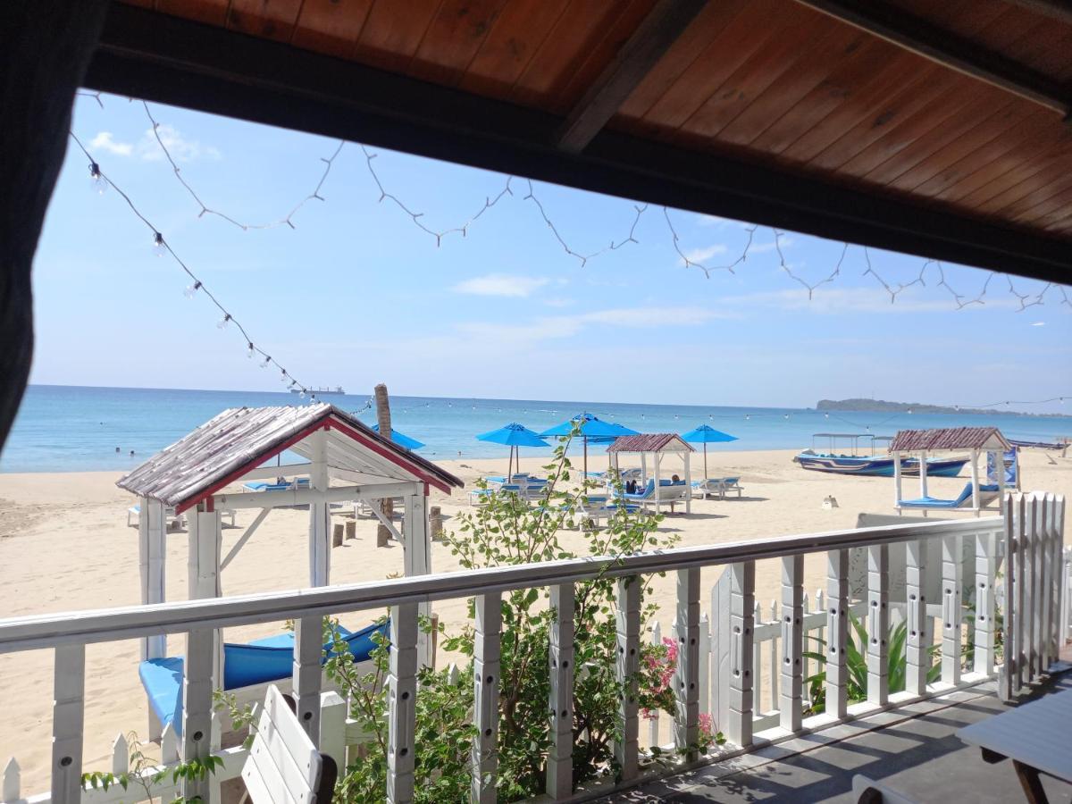 Blue Sand Beach Resort Тринкомалі Екстер'єр фото