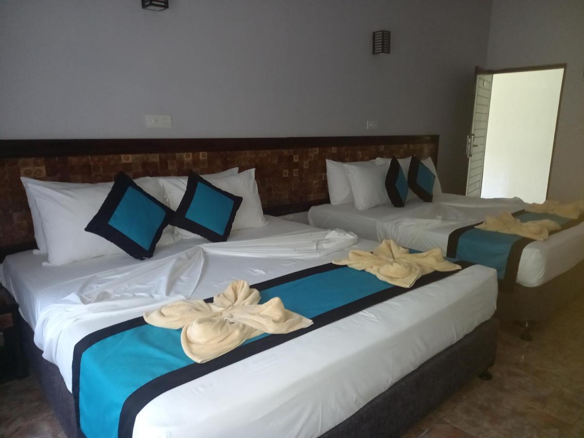 Blue Sand Beach Resort Тринкомалі Екстер'єр фото