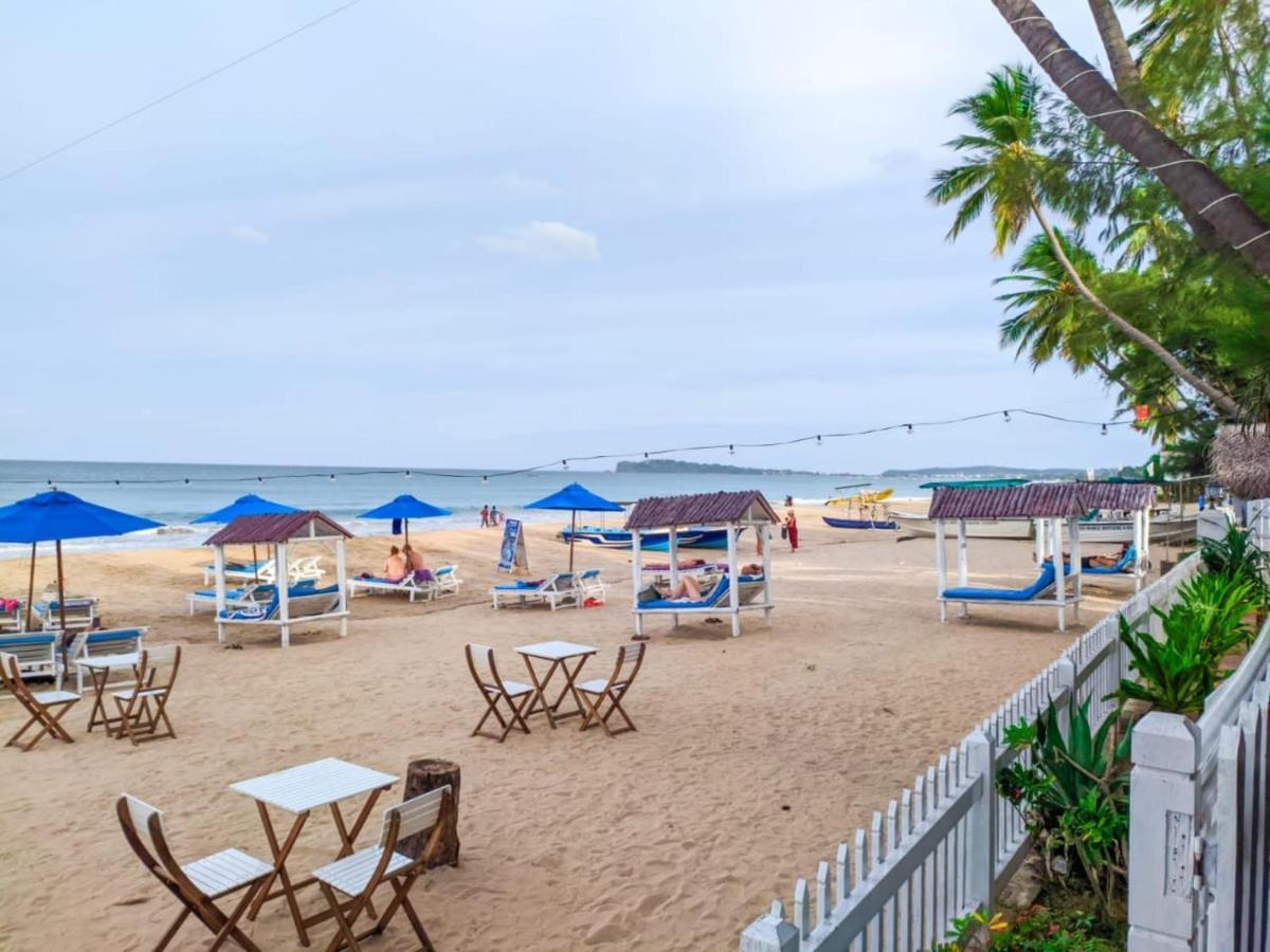 Blue Sand Beach Resort Тринкомалі Екстер'єр фото