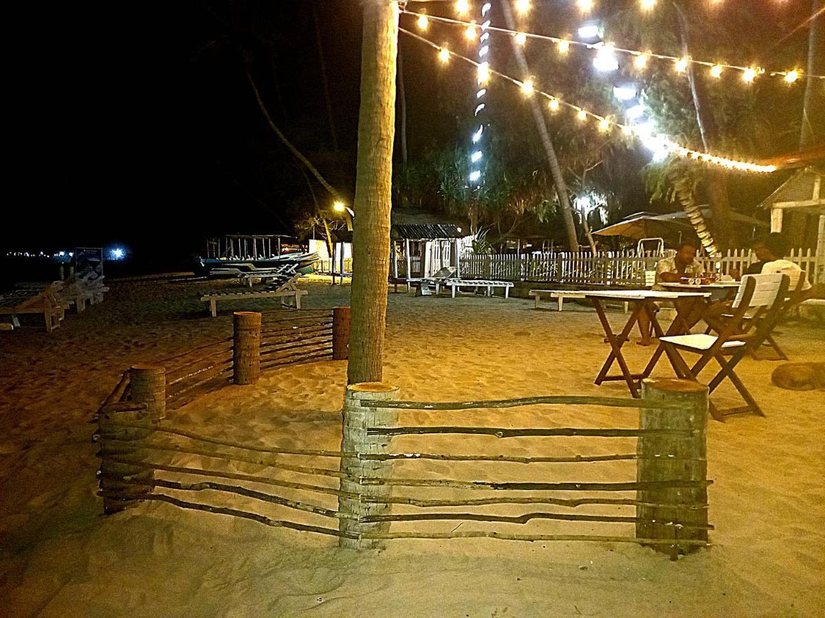 Blue Sand Beach Resort Тринкомалі Екстер'єр фото