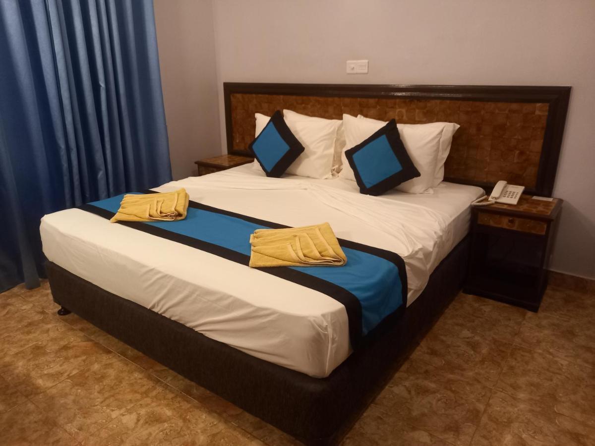 Blue Sand Beach Resort Тринкомалі Екстер'єр фото