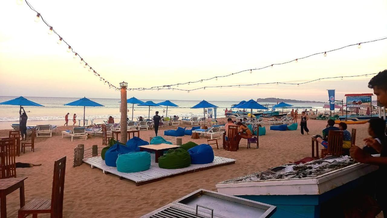 Blue Sand Beach Resort Тринкомалі Екстер'єр фото